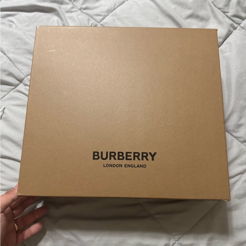Burberry Checkered White and Tan Sneakers used in good condition! 500 or BO - Picture 5 of 6